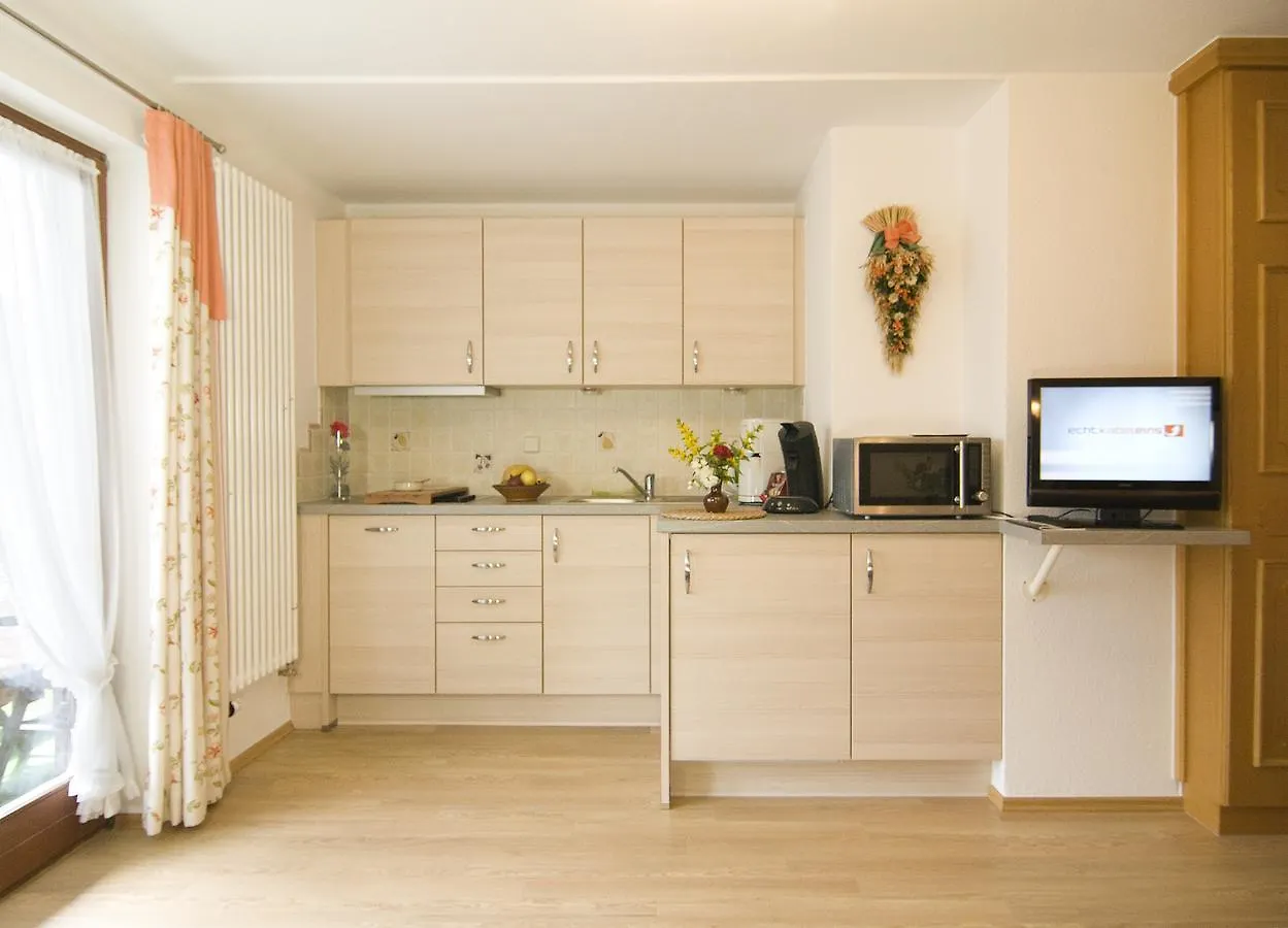 Haus Christl Reit Im Winkl, Kostenloser Parkplatz, 5 Minuten Zum Ortszentrum, Ruhige Lage, Wlan Apartment