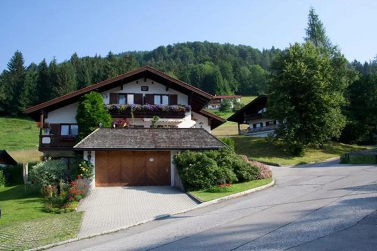 Haus Christl Reit Im Winkl, Kostenloser Parkplatz, 5 Minuten Zum Ortszentrum, Ruhige Lage, Wlan 0*,