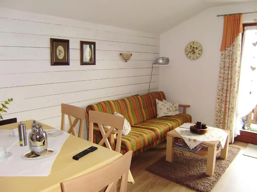 Haus Christl Reit Im Winkl, Kostenloser Parkplatz, 5 Minuten Zum Ortszentrum, Ruhige Lage, Wlan 0*,  Germany